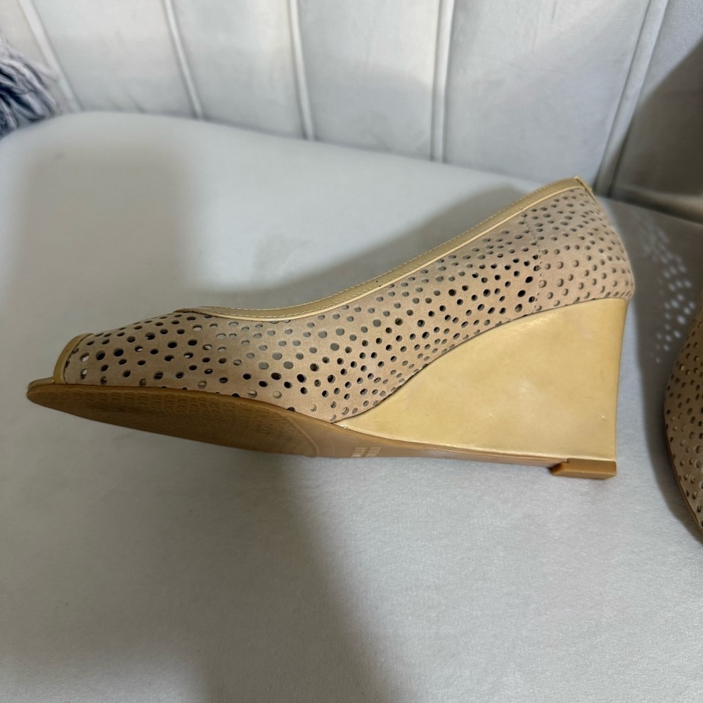 Stuart Weitzman Women’s Size 7.5 Perfecto Peep Toe Wedges - Picture 3 of 16